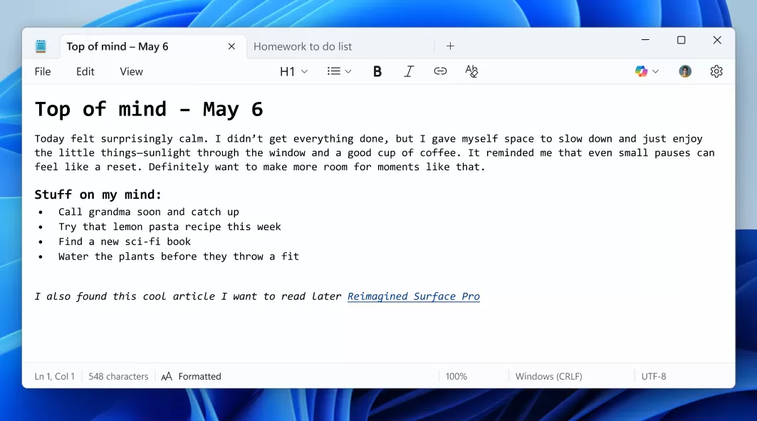 Windows Notepad window showing a new formatting toolbar at the top with options for bold, italic, hyperlink, lists, and headings, alongside formatted Markdown text.