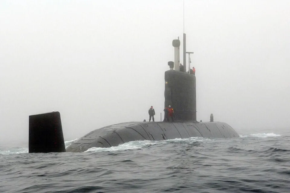 HMCS Corner Brook at sea in 2007
