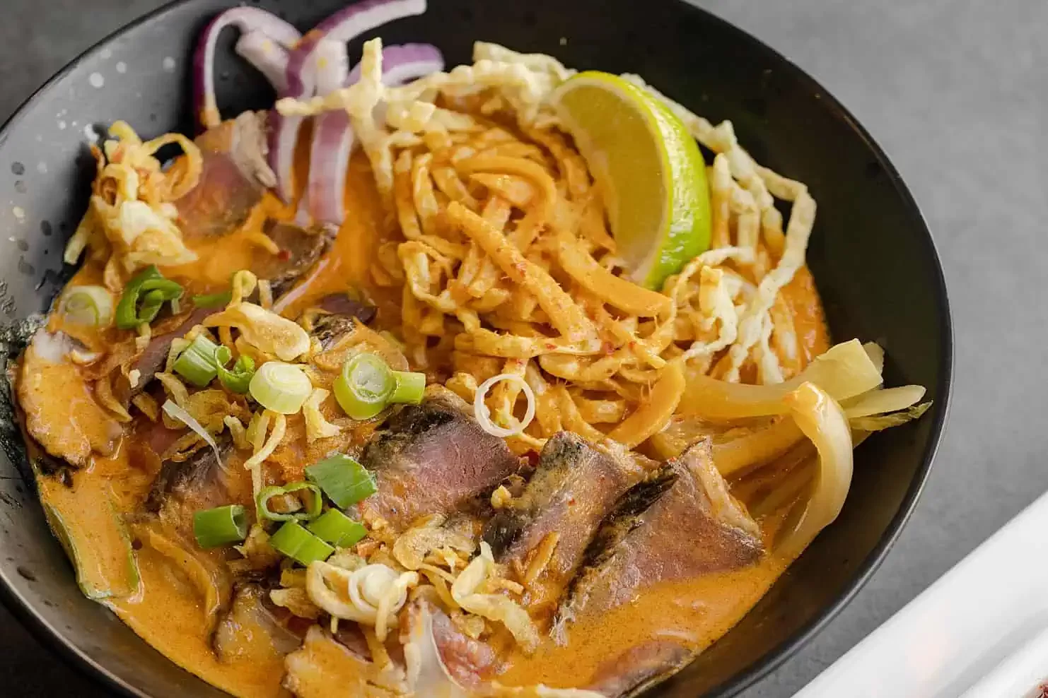 Exterior view of the recently closed Thai House Cuisine 2 restaurant on Lakeshore Road East in Mississauga