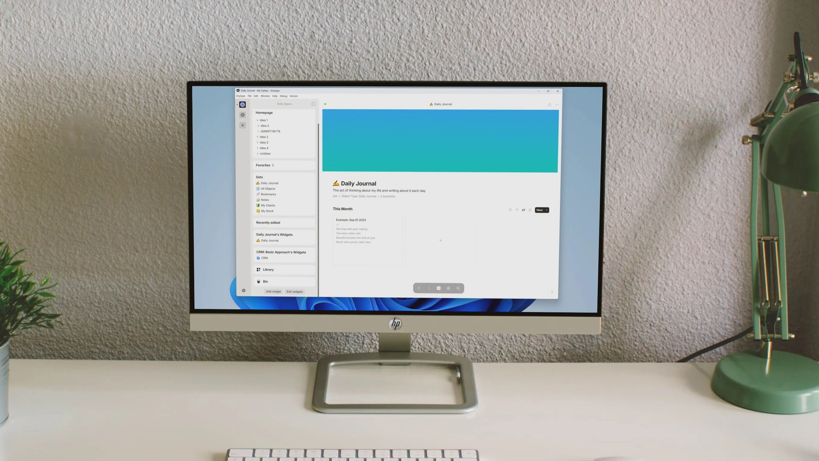 Desktop application interface showing calendar, tasks, and notes layout.